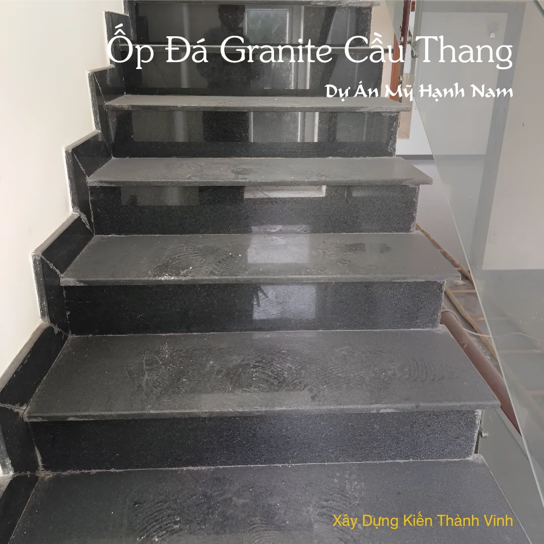 ốp đá granite cầu thang cho nội thất nhà ở Mỹ Hạnh Nam của anh Thiện ở Long An