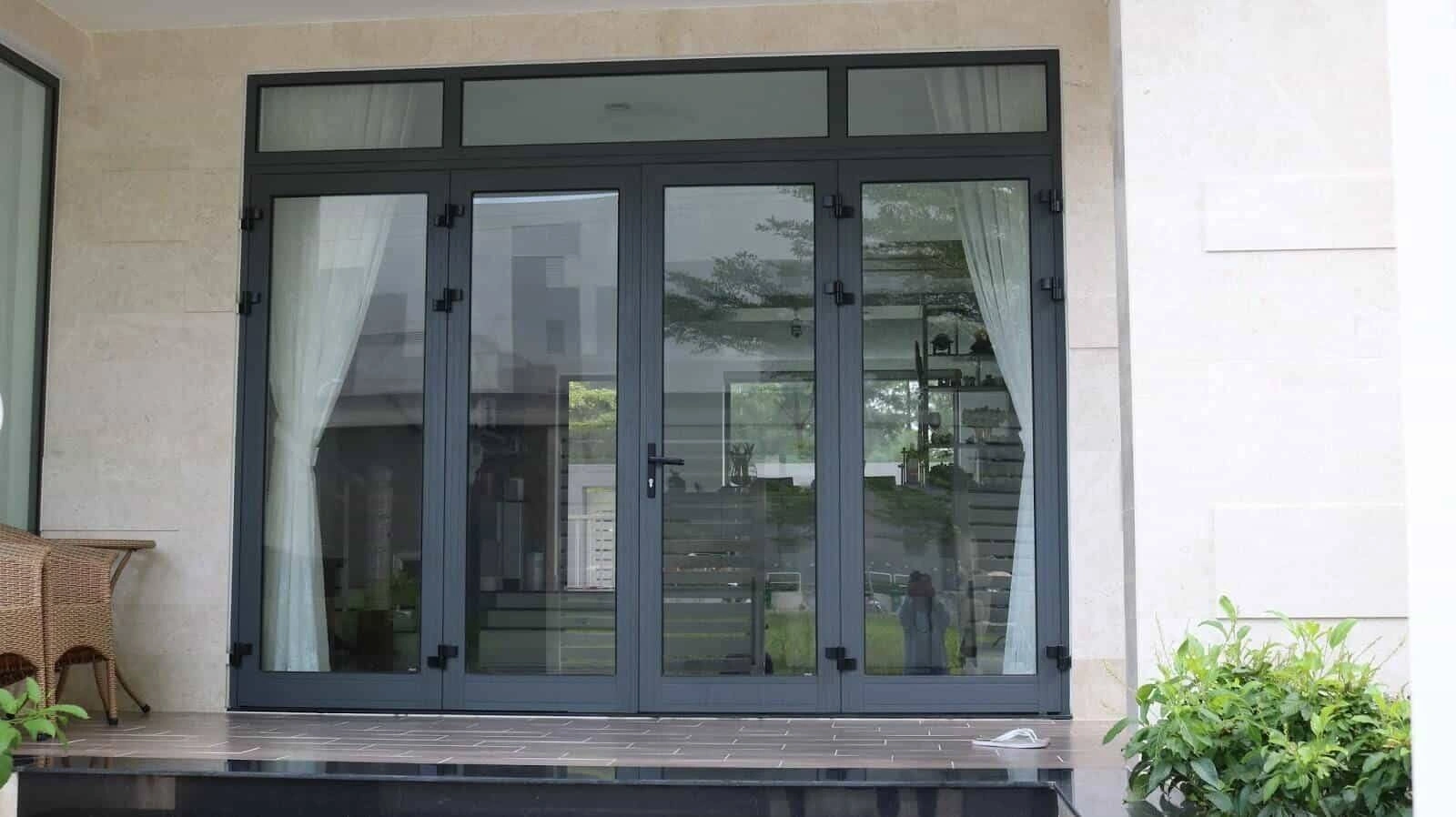 Mẫu cửa trước bằng nhôm